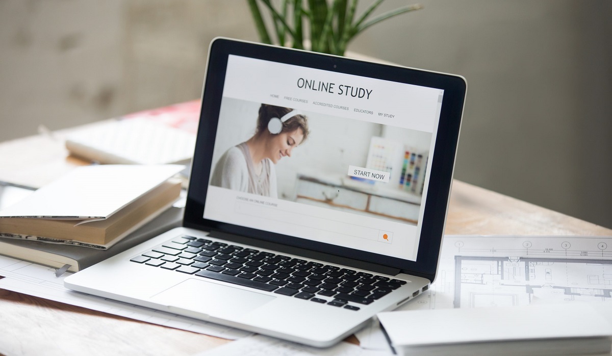 آموزش آنلاین و ۵ مزیت مهم و مؤثر در آن